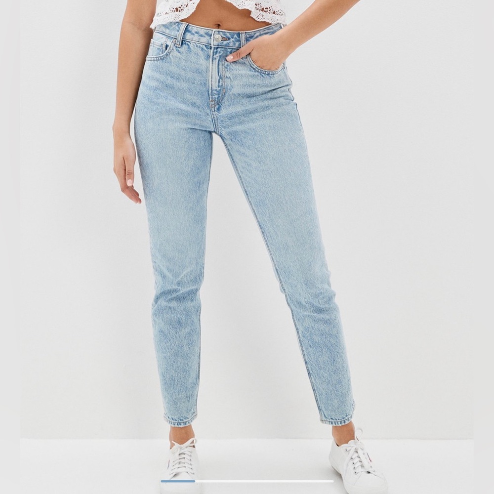 AE Strigid mom jean